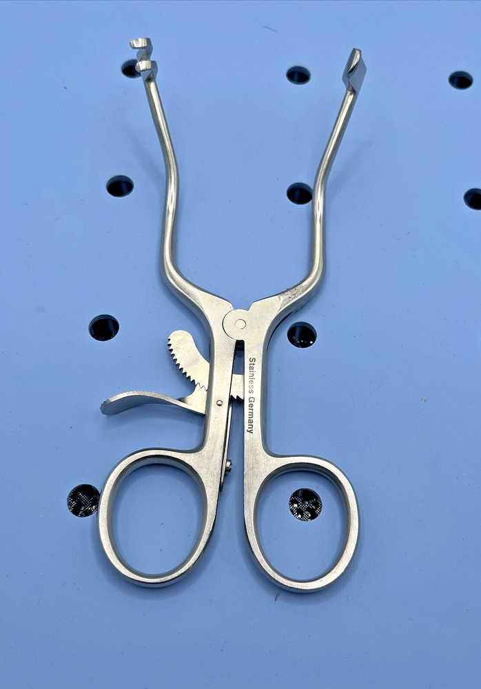 V.Mueller VM101-5551 Bellucci Wullstein Solid Blade Right Prongs Retractor