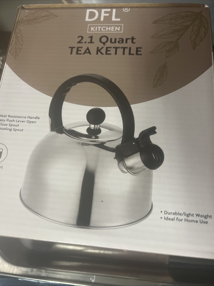 Le Creuset Beehive Tea Kettle 2.1 Quart Capacity