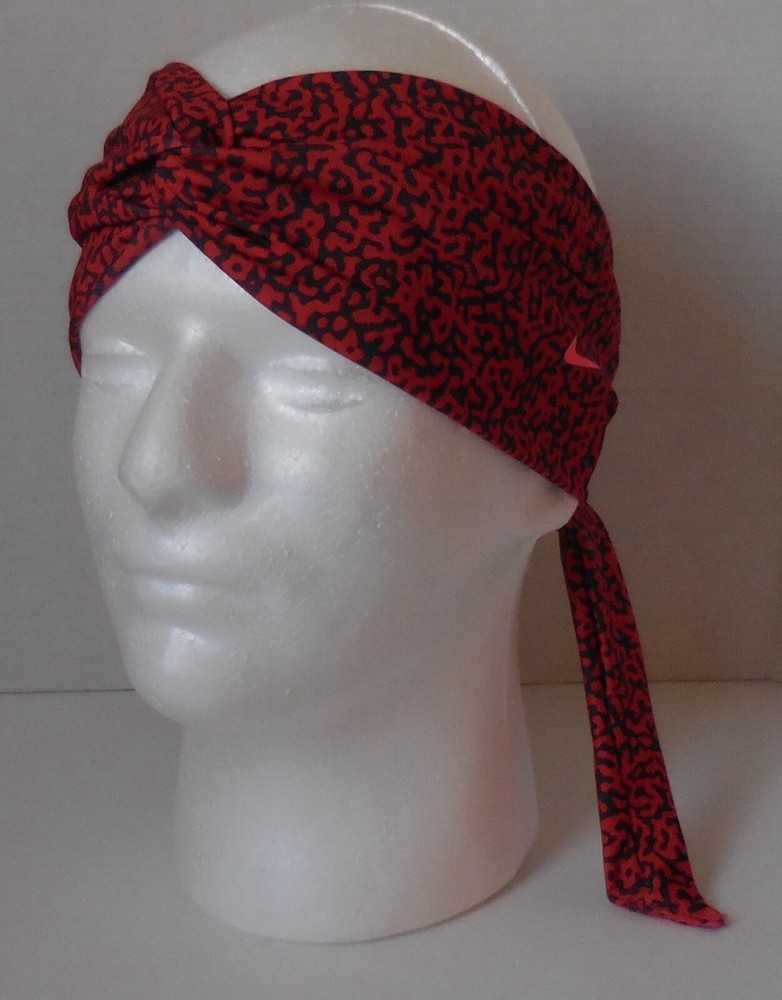 Nike Dri-Fit Studio Twist Printed Head Tie Action Red/Black/Hyper Punch