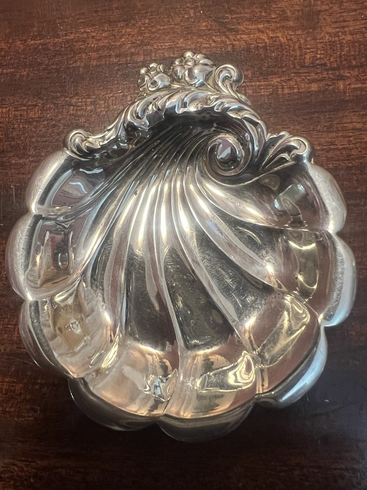 Lunt Sterling Silver Shell Dish