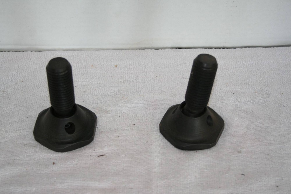 MACHINE LEVELING SCREWS