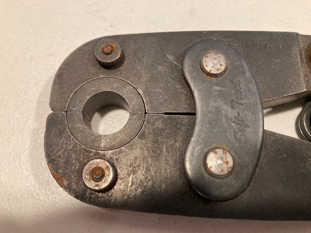 SharkBite Pex Crimp Tool Kit 865896 with PEX crimp tool kit #865896