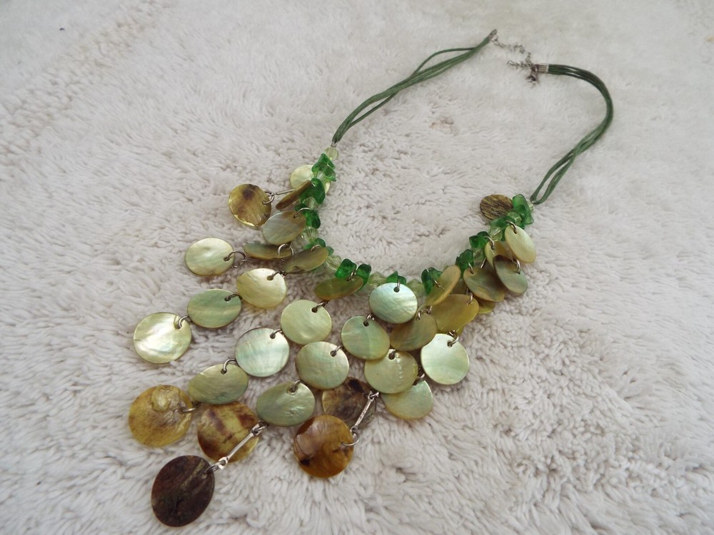 Green Shell Bib Necklace (H11)
