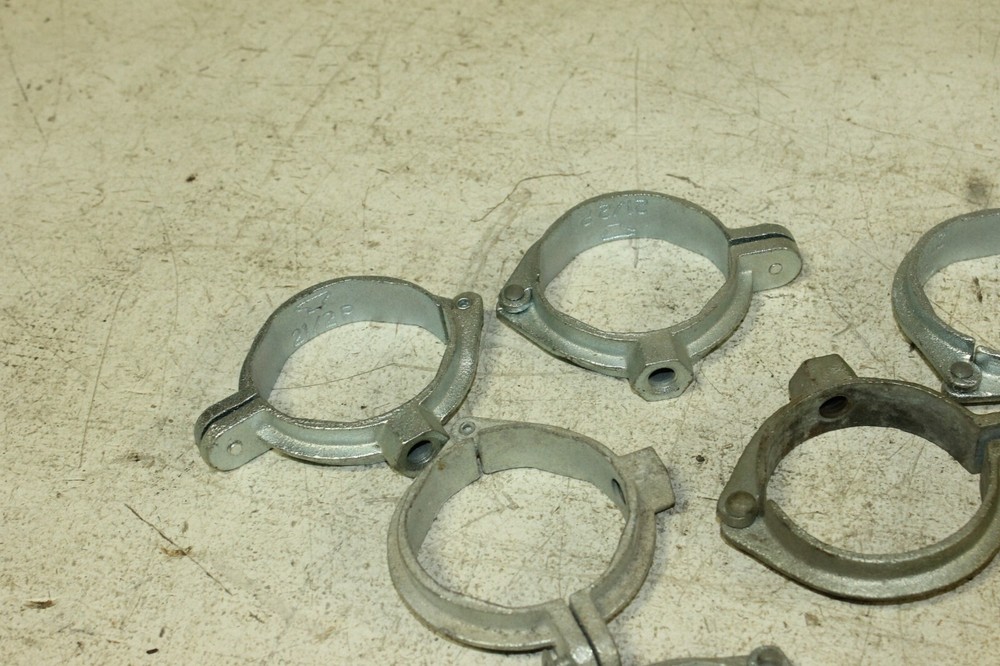 15 of 2 1/2" Galvanized Split Ring Pipe Hangers