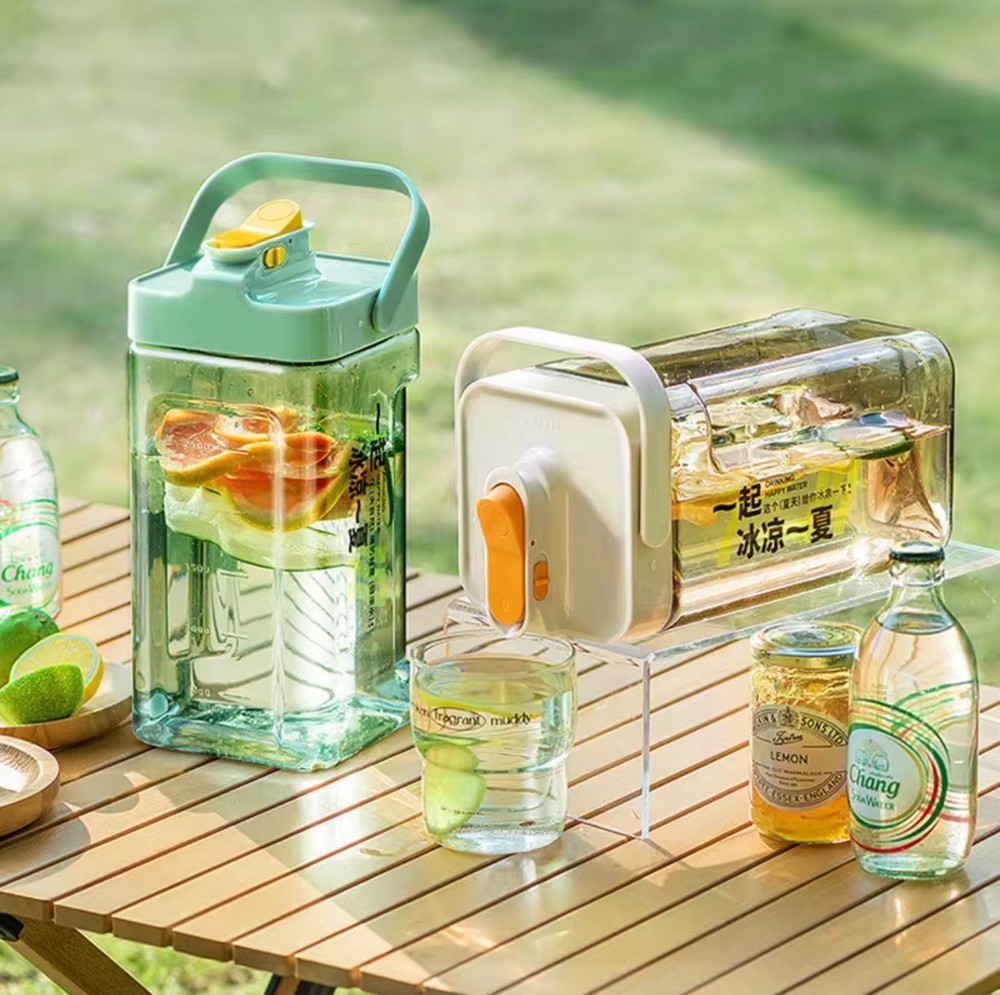 Plastic Fruit Infuser Pitcher with Handle and Spout, Clear Mint Green
