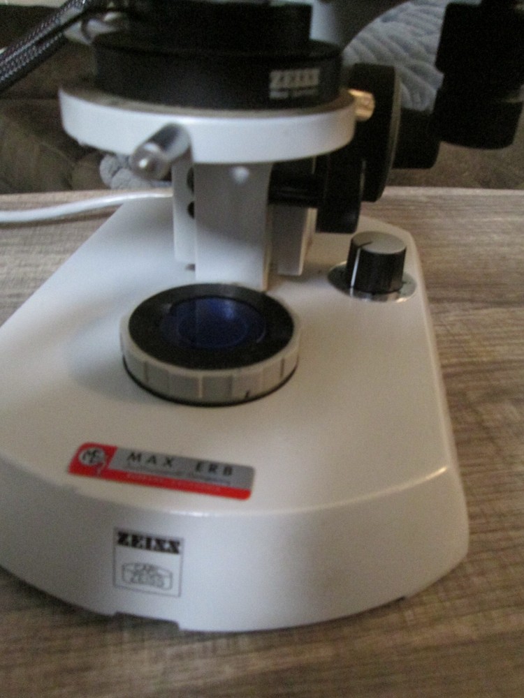 ZEISS 872 E Microscope .. Excellent condition .. Ready to go to work
