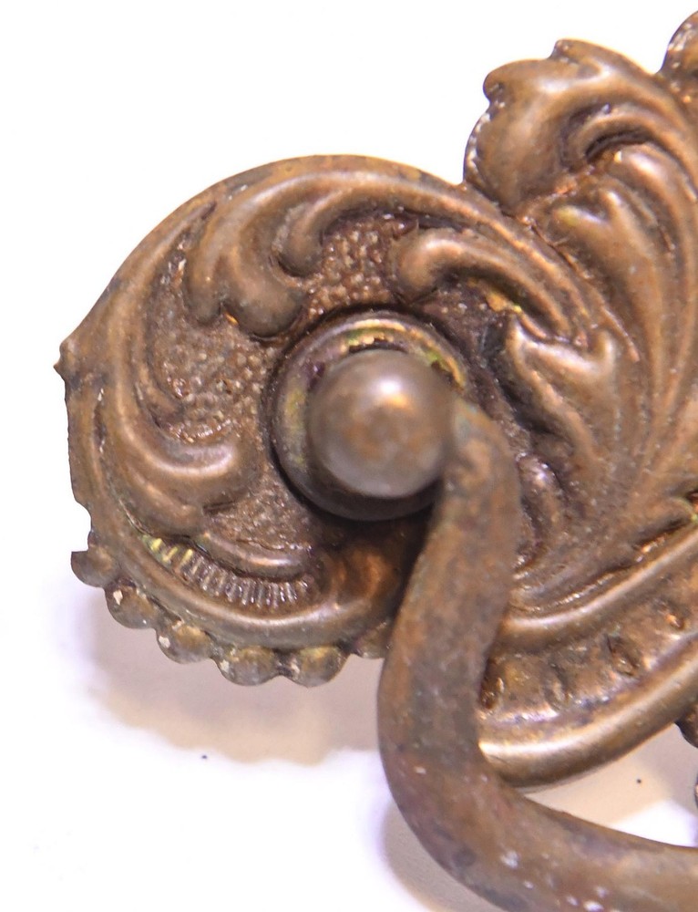 2 MATCHING VINTAGE DECORATIVE PRESS BRASS DRAWER PULL / HANDLE