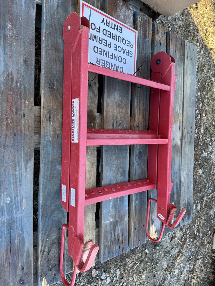 Deckmate 5-step Trailer Ladder (metal)