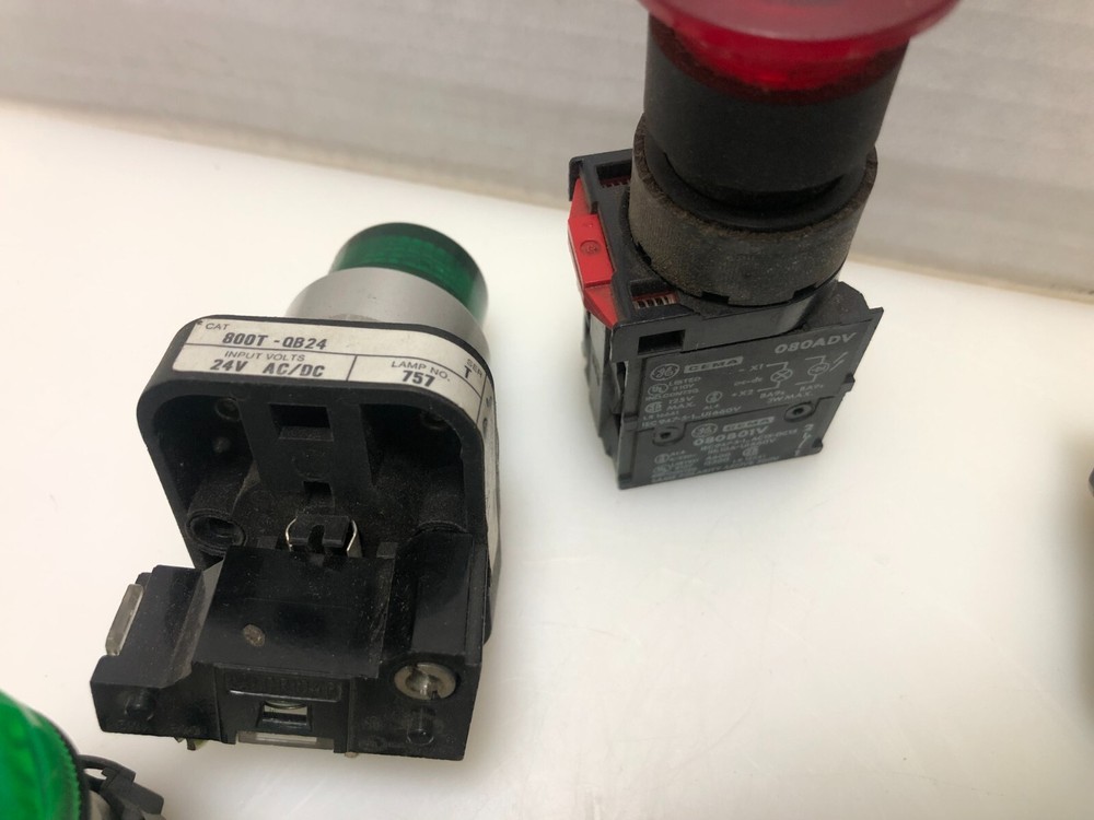 [Mixed lot of 11!] Pushbuttons and indicator lights and E Stops