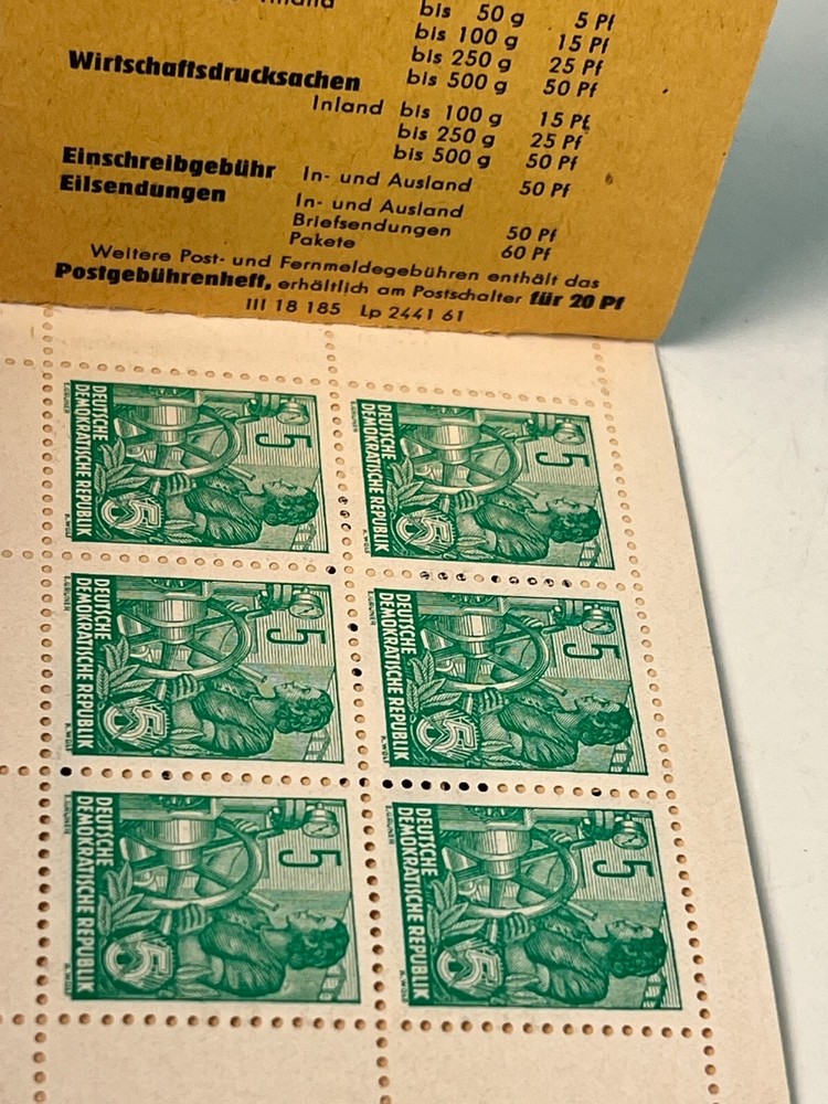 Vintage Deutsche Post Gesamiwert 2-DM complete intact postage booklet.