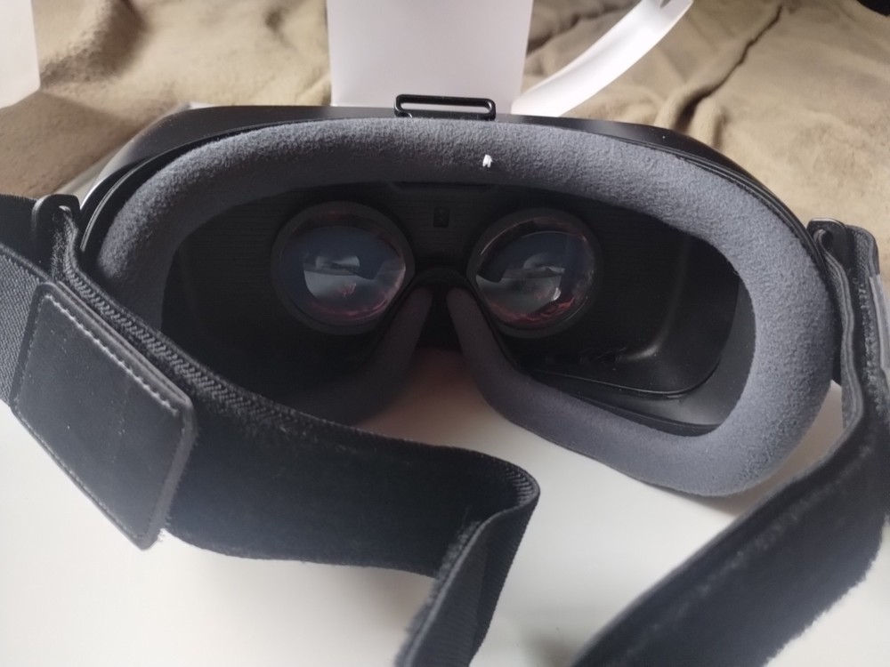 Samsung Gear VR Headset with Oculus