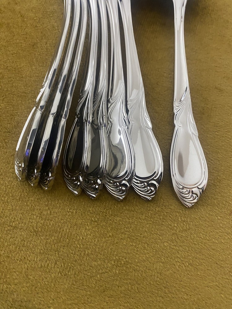 (8) Soup Spoons Retroneu Silverplate "Linda"