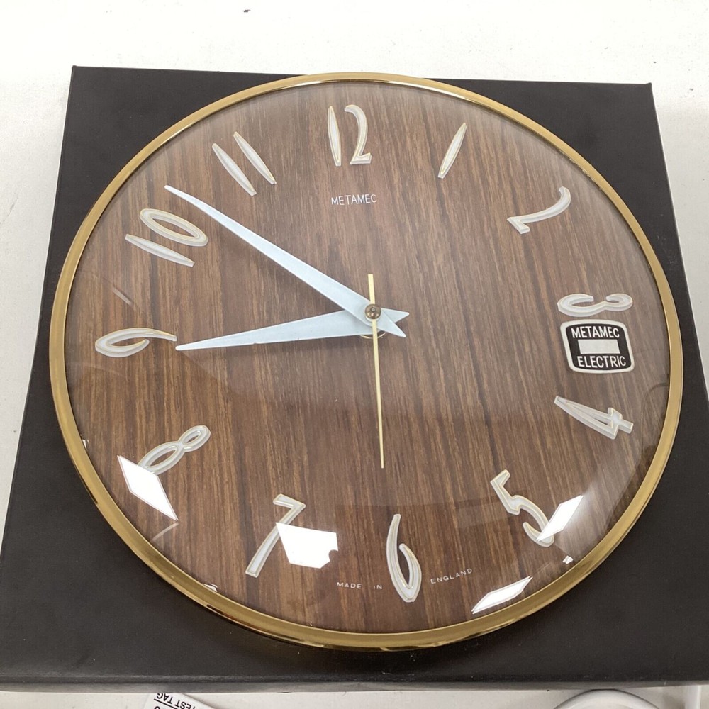 Mematic Vintage Woodgrain Kitchen Wall Clock