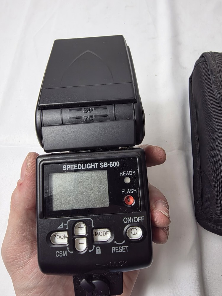 Vintage NIKON SPEEDLIGHT SB-600 SHOE MOUNT FLASH