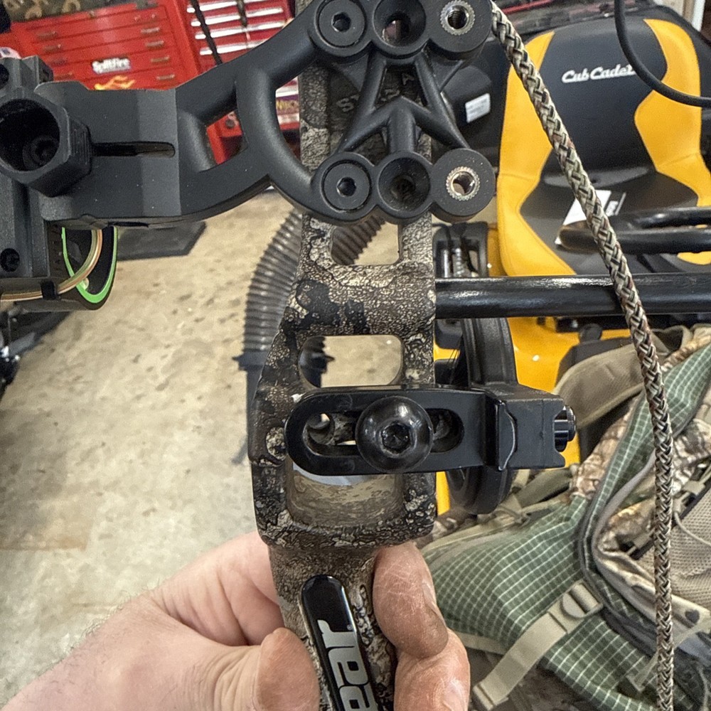 Bear Archery Royale Youth Left Hand Compound Bow Strata