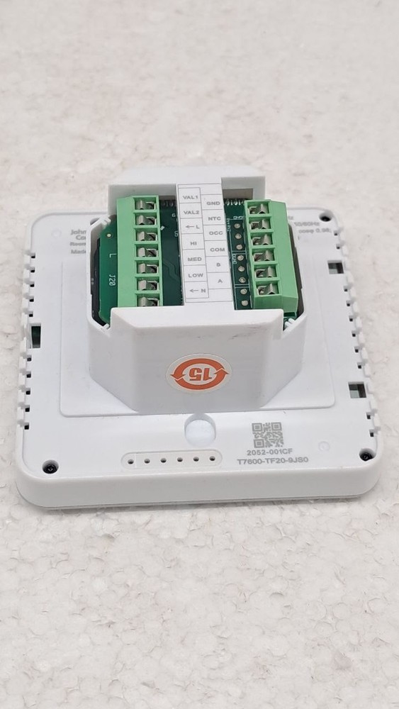 Johnson Controls T7600-TF20-9JS0 Temperature Controller