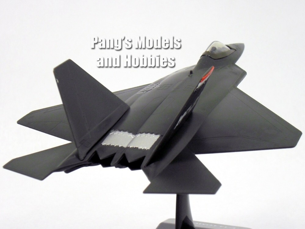 Lockheed F-22 Raptor - USAF 1/72 Scale Model Kit (Assembly Required)
