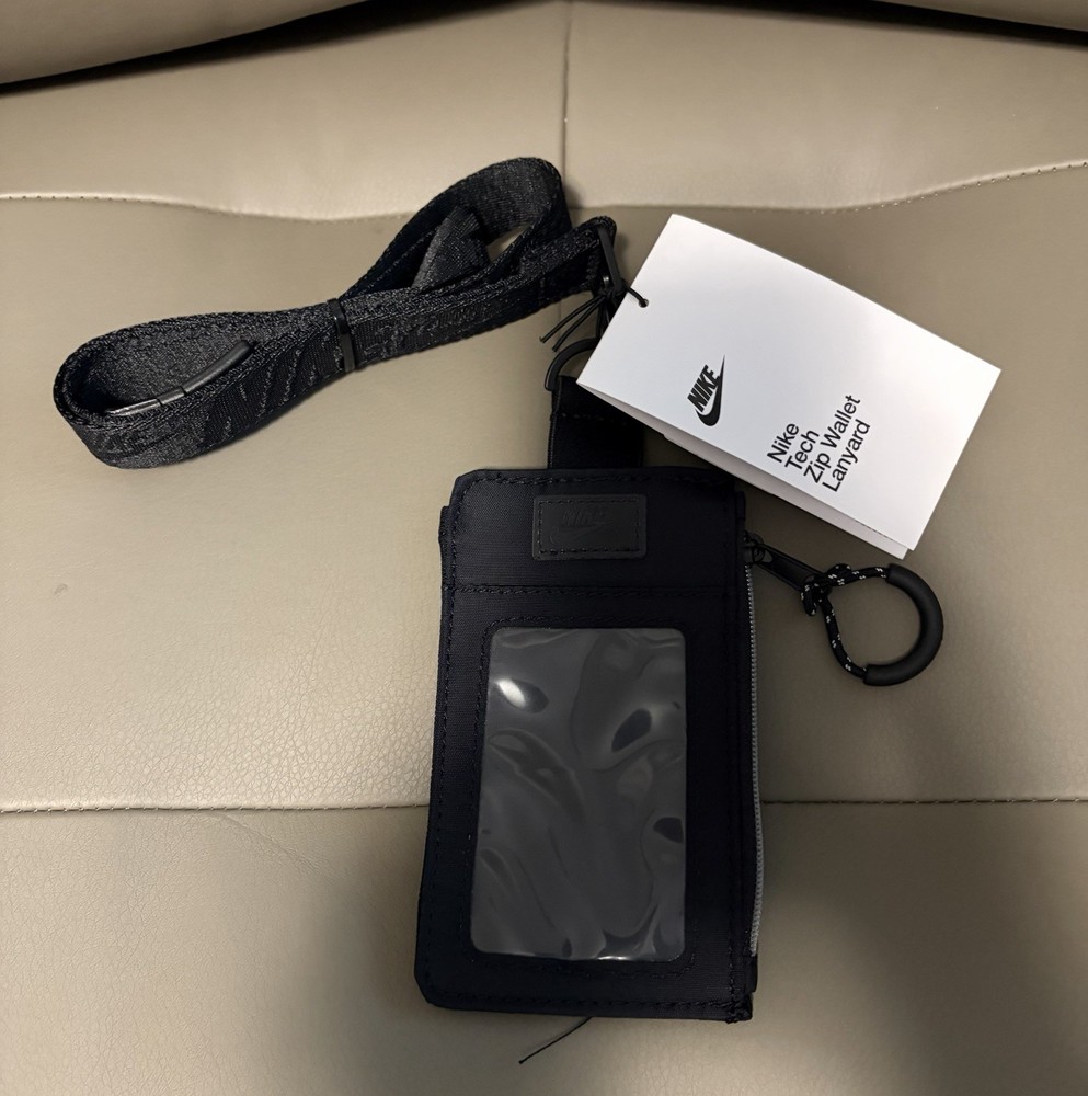 BNWT NIKE TECH STATEMENT ZIP WALLET LANYARD BLACK CARD HOLDER
