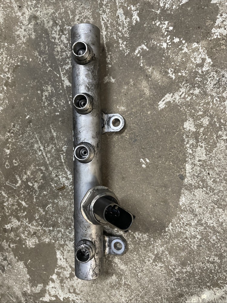 Genuine AUDI Q7 - 3.0 TDI - Fuel Left Injector Rail - 059130089AB