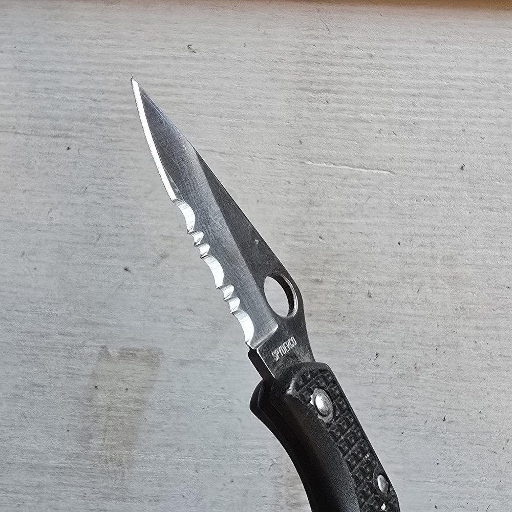 SPYDERCO LADYBUG 1ST GENERATION LOCKBACK KNIFE COMBO EDGE LOCKBACK