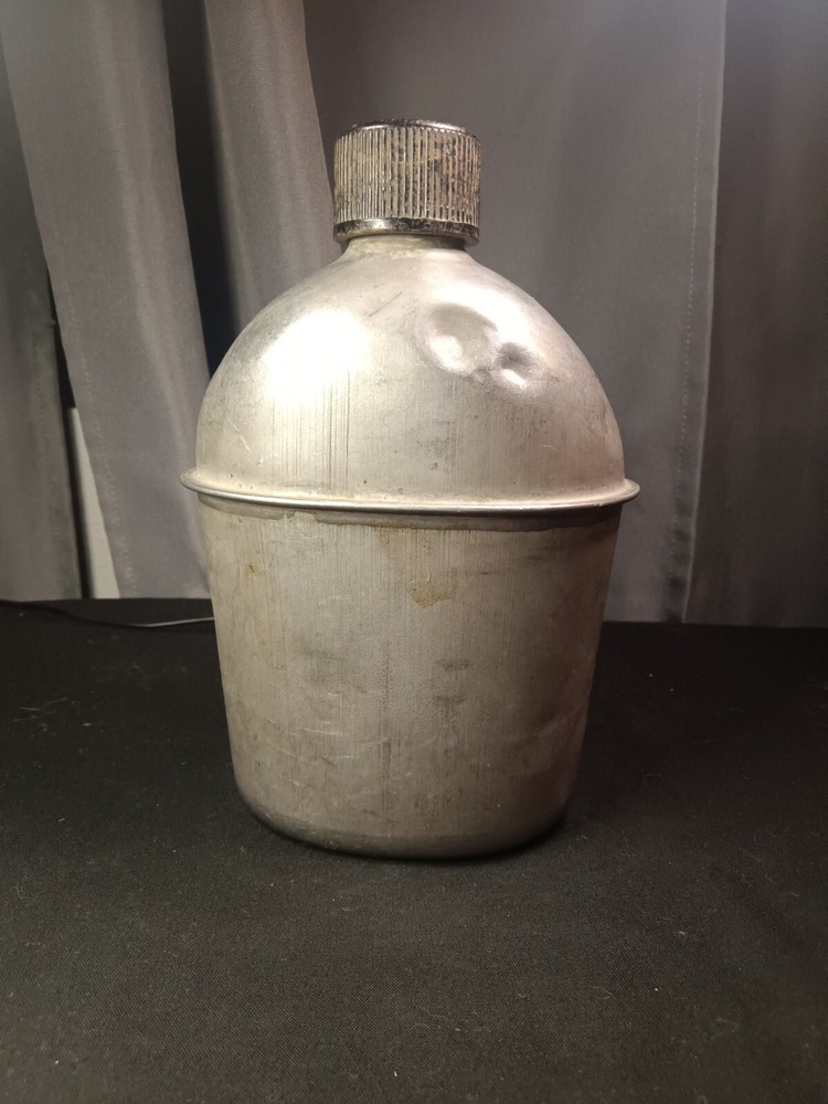 US WW2 S.M. Co. 1944 Canteen W/ Connected Chain