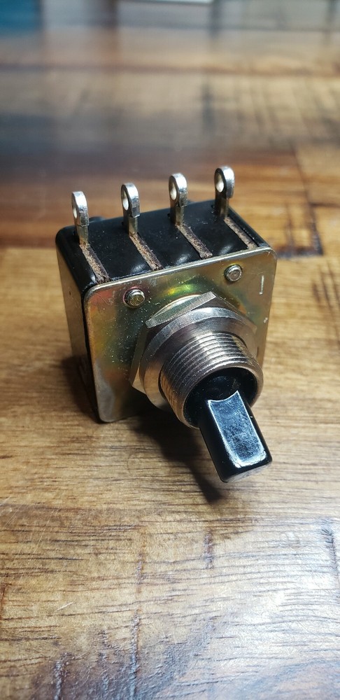 0132.0122 Marquardt industrial DPST toggle Switch, Panel, off-on,