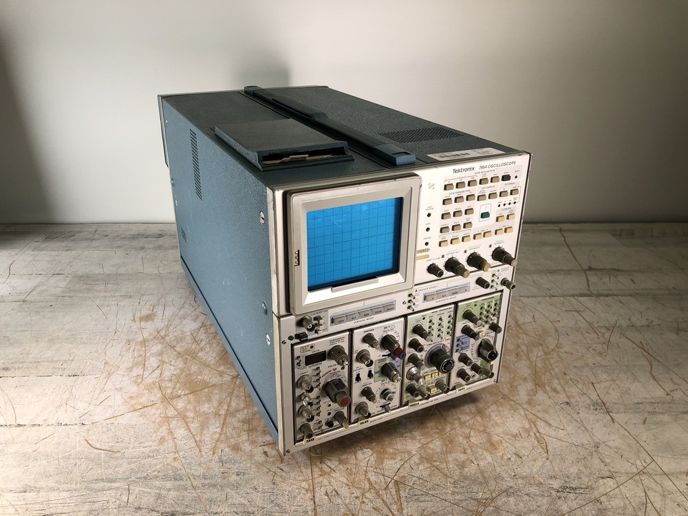 TEKTRONIX 7854 WAVEFORM PROCESSING OSCILLOSCOPE - (POWER TESTED)