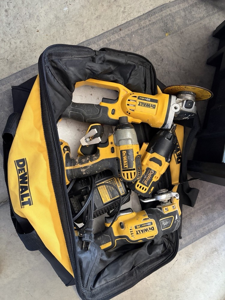 DEWALT cordless ultimate set stackable tool box (35 items) 13 different tools