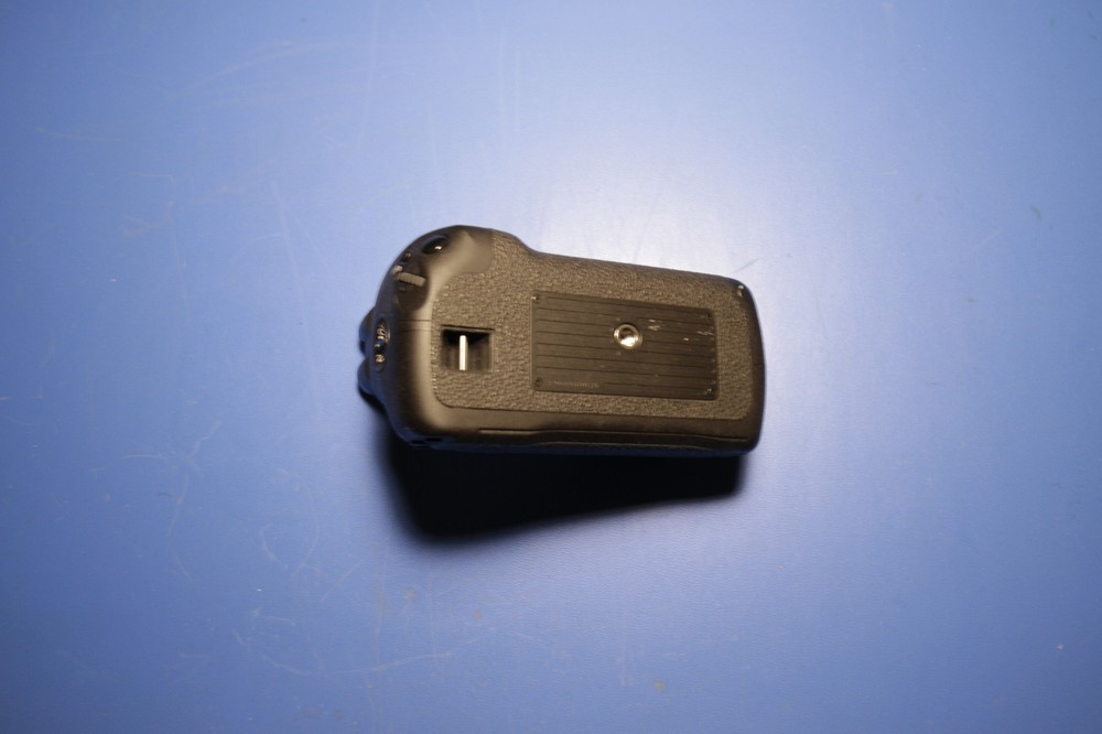 Canon OEM Battery Grip BG-E7 for EOS 7D