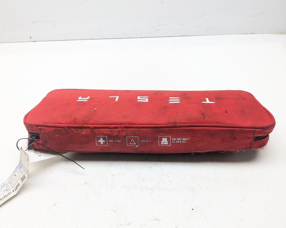 TESLA MODEL 3 EMERGENCY WARNING TRIANGLE 2019