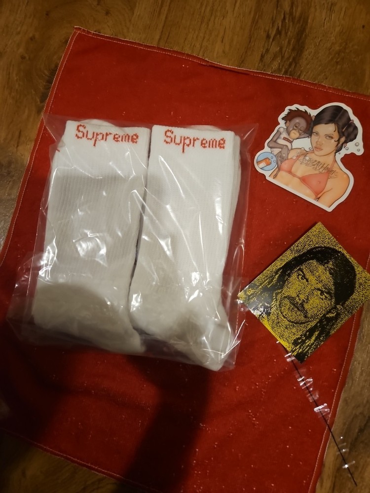 SUPREME SOCKS WHITE (2 PAIRS ONLY)AUTHENTIC