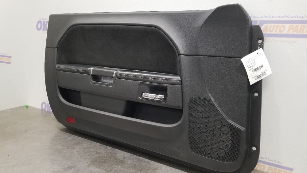 09 DODGE CHALLENGER SRT8 INTERIOR DOOR TRIM PANEL LEFT DRIVER BLACK