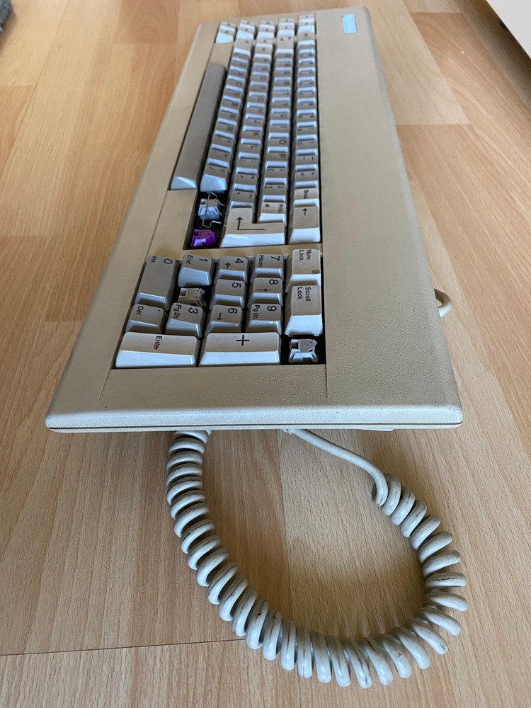 Commodore HI-TEK Keyboard for Commodore PC 631462