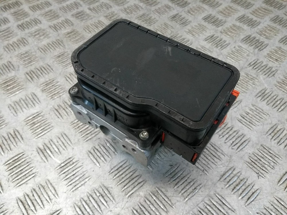 2009 TRIUMPH SPRINT ST 1050 ABS Pump