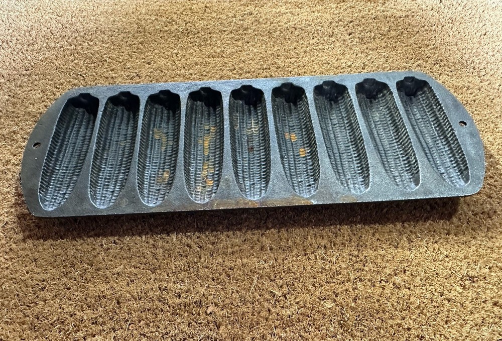 Cast Iron Corn Stick Pan 9 Ear Cornbread Mold Bakeware Vintage