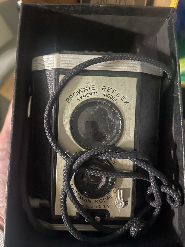 Vintage Brownie Reflex Camera Synchro Model With Original Box And Strap Untested
