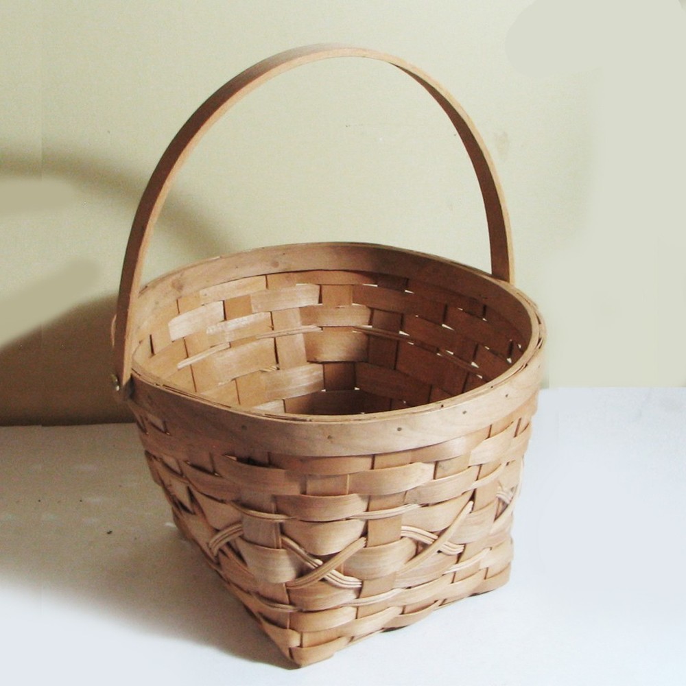 Basket with Moveable Handle, Nice Woven X Pattern, Clean & Fresh 10"x11" LIght
