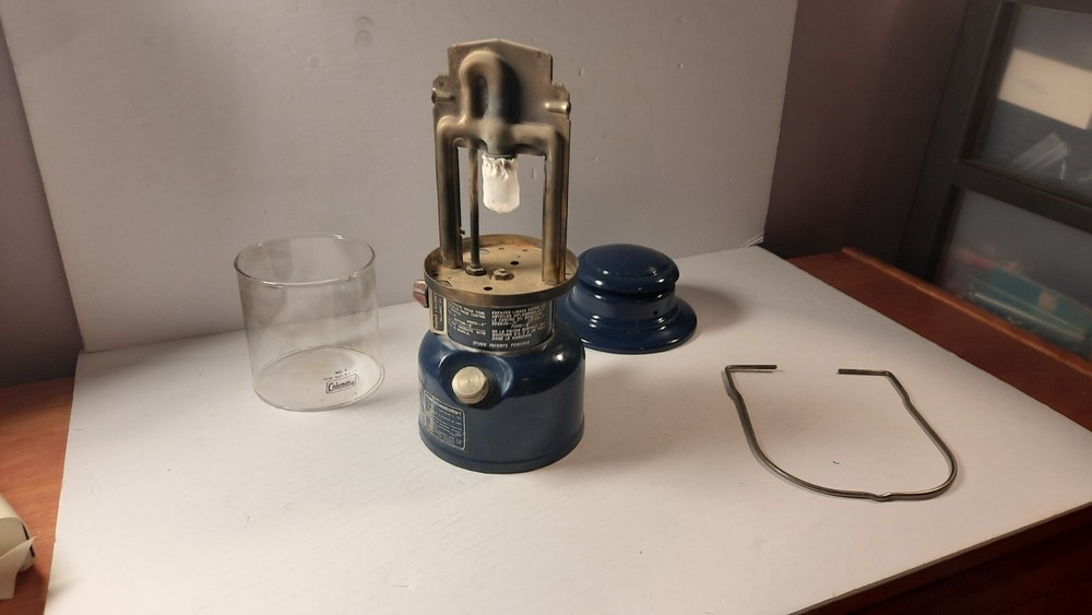 Vintage 1974 Coleman Deluxe Easi-Lite Model 321 Untested