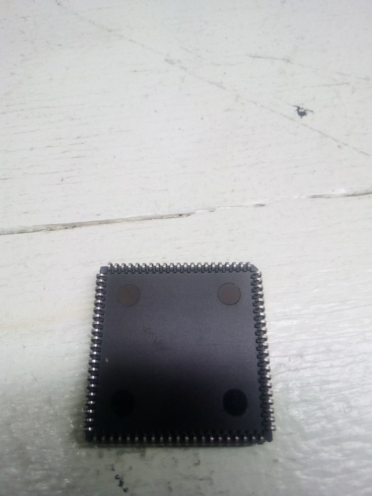 Chips P82C201-10 PC/AT Chipset IC, PLCC, Good Used