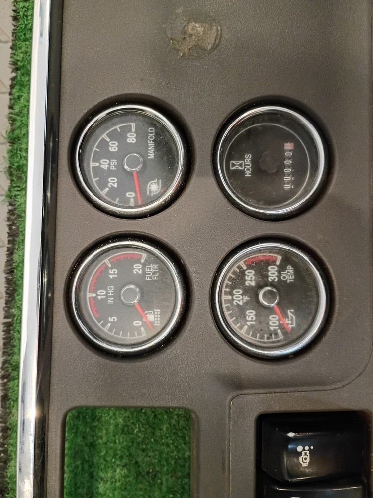 Peterbilt Center Dash w/Guages