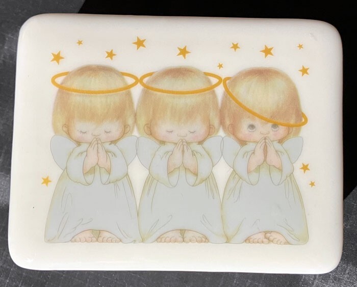 VINTAGE RETANGULAR TRINKET BOX PRAYING COMICAL ANGELS THAILAND