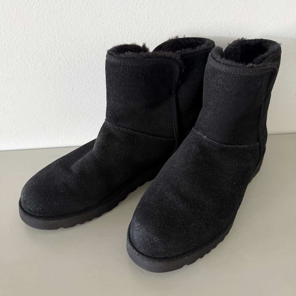 UGG Australia Women's Suede Classic Short Pull On Boots Black 10