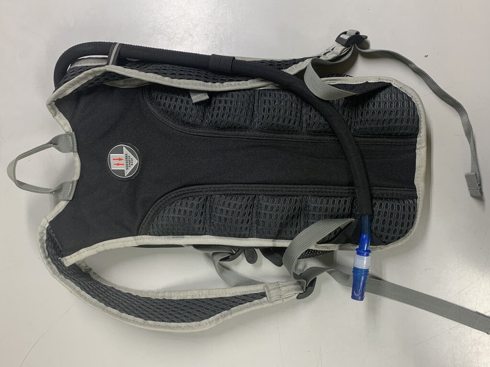HIGH SIERRA Black 2L Hydration Backpack Airmesh Back Hiking Cycling Pack