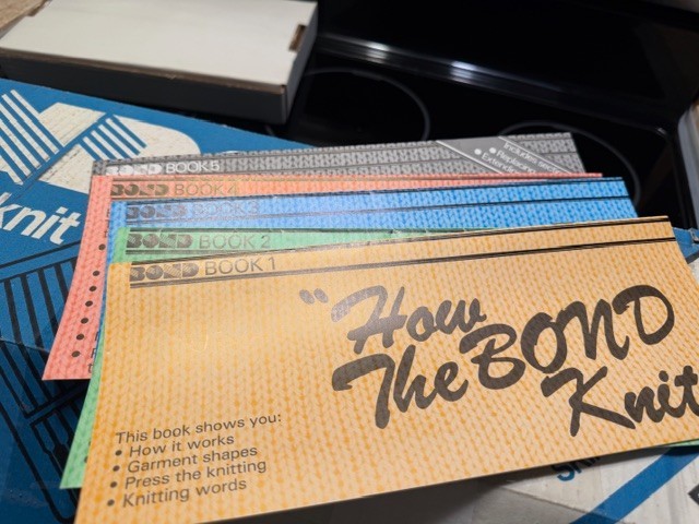 BOND Knitting machine with patterns, instructions, and accessories