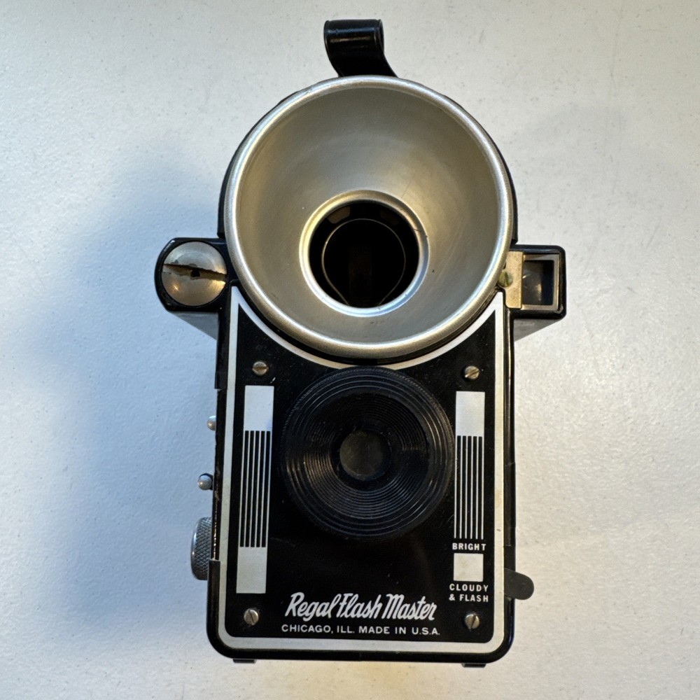 Vintage Regal Flash Master Camera Untested