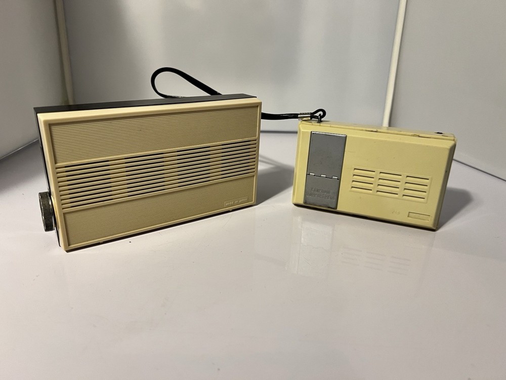 2 Vintage Transette Transistor Radios