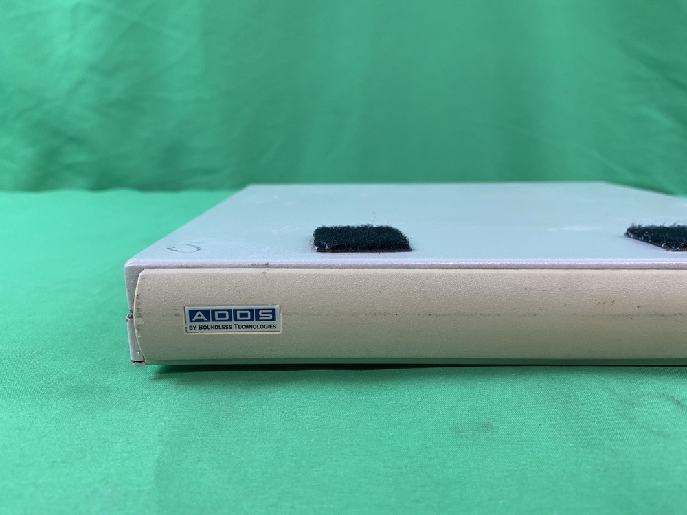 Boundless Technology 4000/260LF Color Terminal Powers on Read