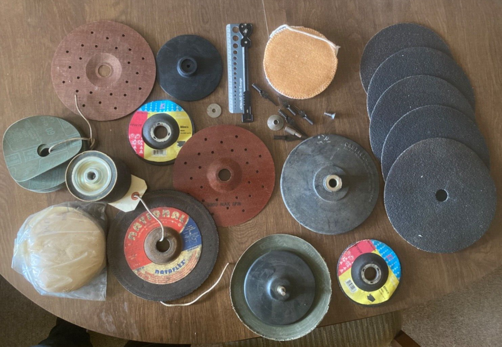 Grinder & Sanding Disc lot (FC205-5Q384
