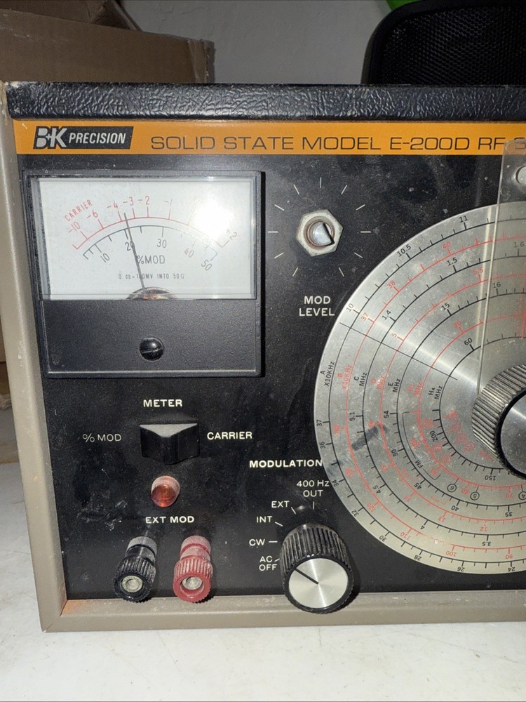 B & K Precision Solid State Model E 200D RF Signal Generator Powers On Untested
