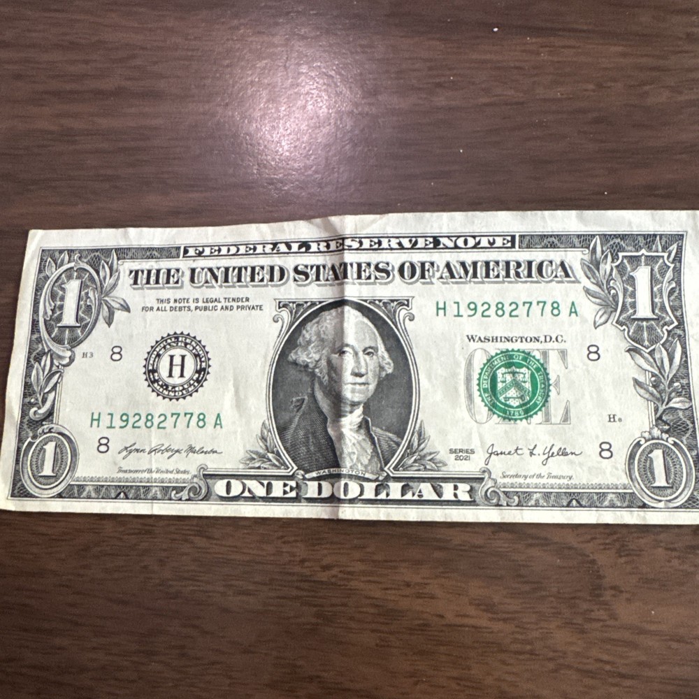 2001 $1 Federal Reserve Note misalignment top and bottom.